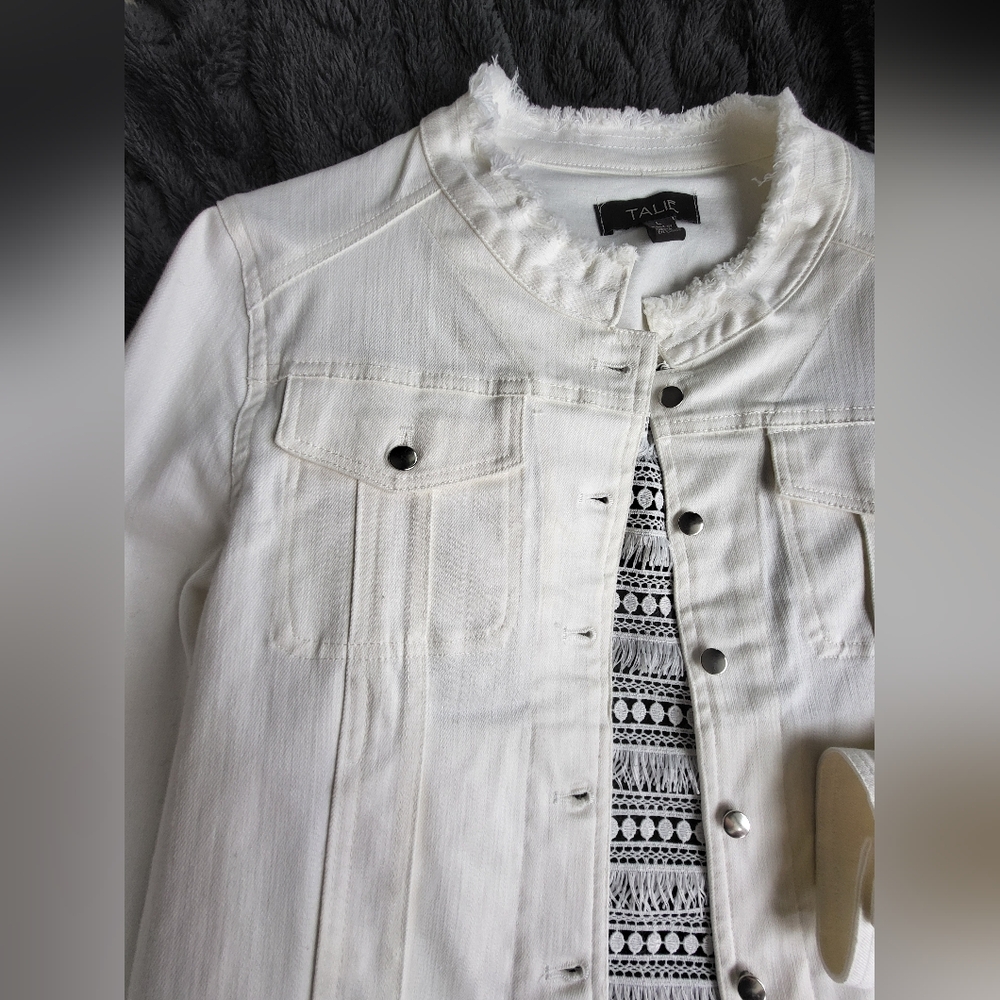 Women’s white denim jacket with patterned cut out back and frayed collar… - Picture 8 of 12